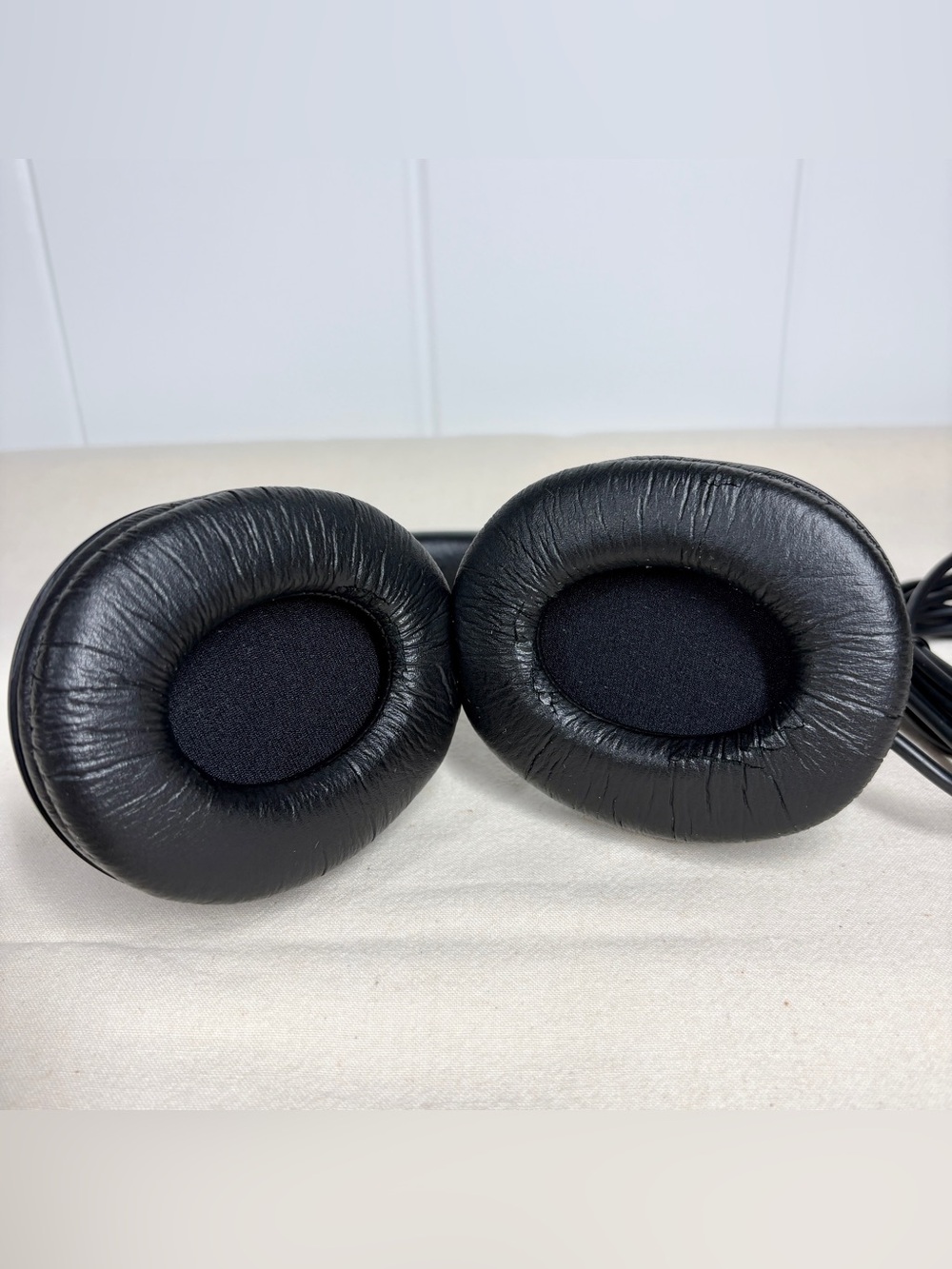Roland RH-5 Over-Ear Headphones in Black - Picture 6 of 7